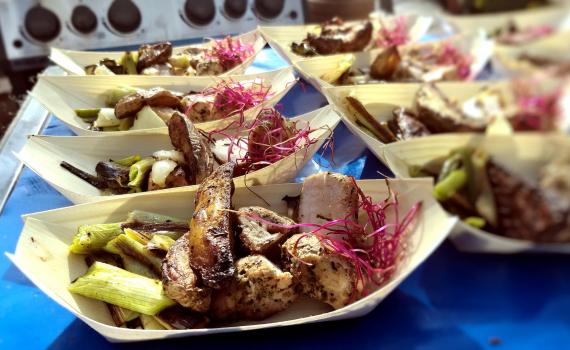 Gyros mit Rosmarinkartoffeln u. Frühlingszwiebeln