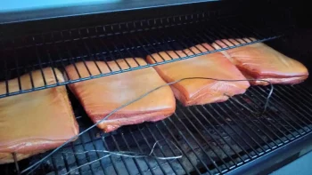 Bacon im Smoker Halbzeit