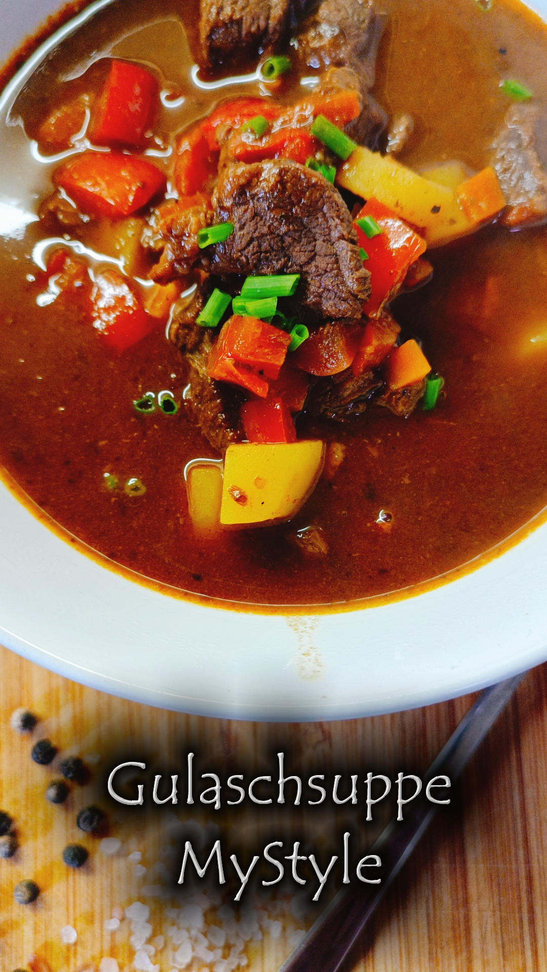 Einfache Gulaschsuppe für kalte Tage - Rezepte - MeatWant